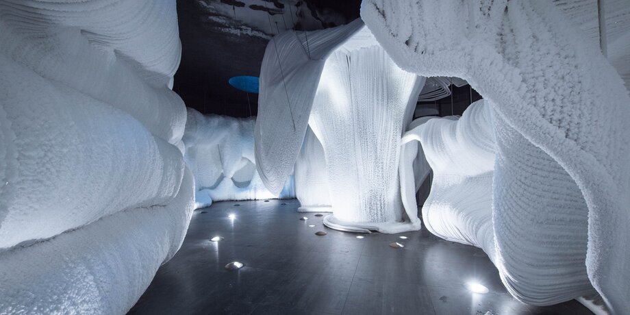Ледяная пещера, подземный музей и флорариум: что делать в парке «Зарядье»