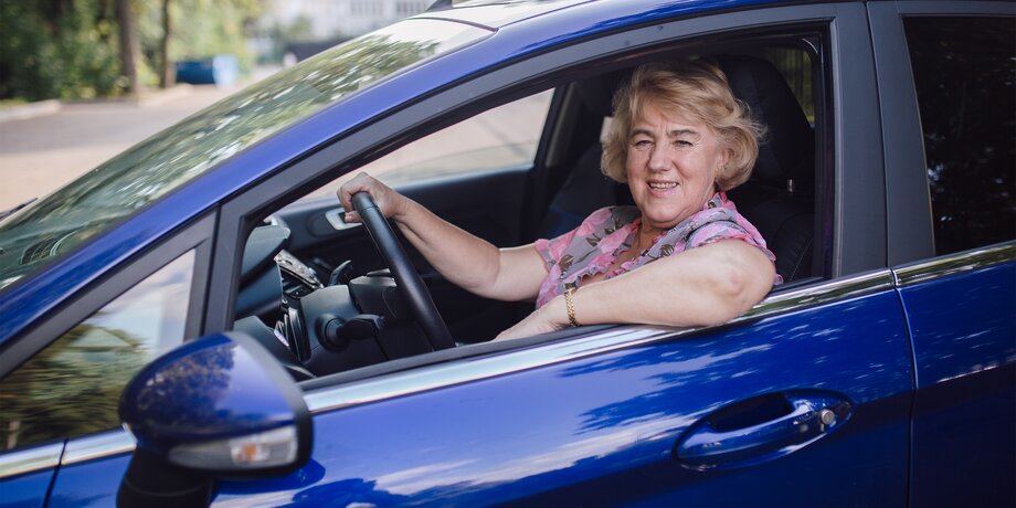 История московской пенсионерки, которая всю жизнь мечтала стать таксисткой. И стала