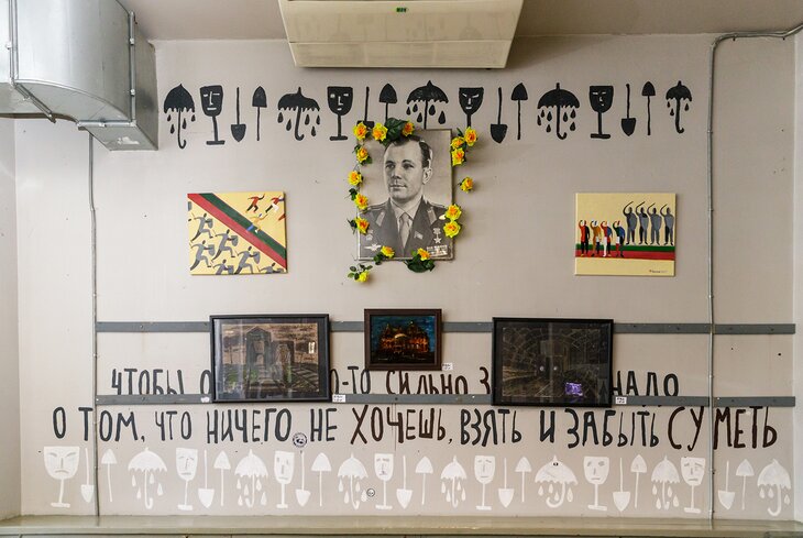 Ковры на стенах, серванты и шифоньеры: как в московских рюмочных воссоздают советский стиль