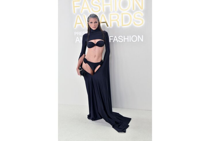 Джулия Фокс в купальнике и Шер в кожаном платье: образы звезд на CFDA Fashion Awards