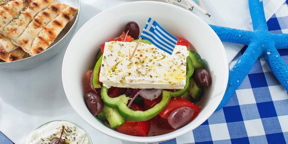Владелец «Пита & Сувлаки» и Iliadis – о настоящем греческом салате и традиции бить тарелки