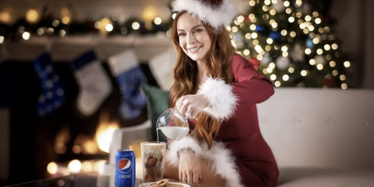 Линдси Лохан смешивает Pepsi с молоком. Нашли еще 5 странных рецептов от звезд
