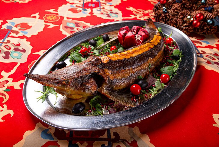 Где заказать еду на Новый год: 10 лучших сетов из московских ресторанов