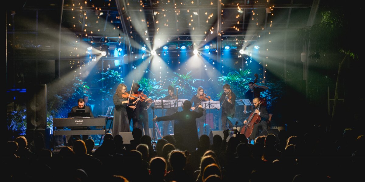 HighTime Orchestra исполнит рождественские хиты в оранжерее ВДНХ