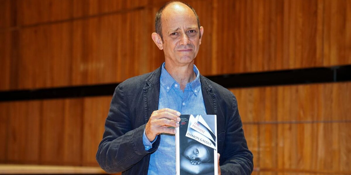 Дэймон Гэлгут получил Букеровскую премию за роман «Обещание»
