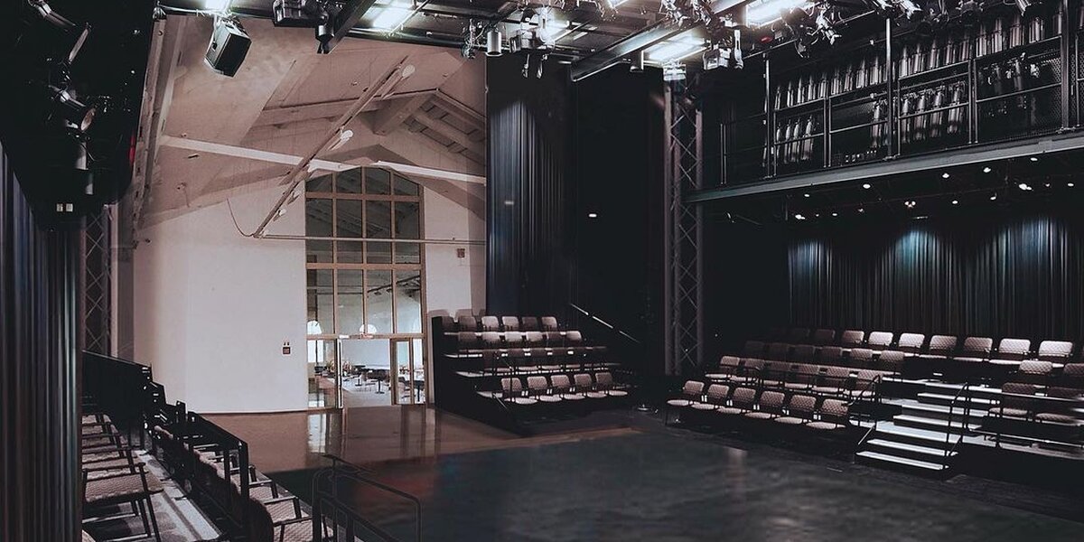 В Новом Манеже открылось театральное пространство «Арт-платформа»