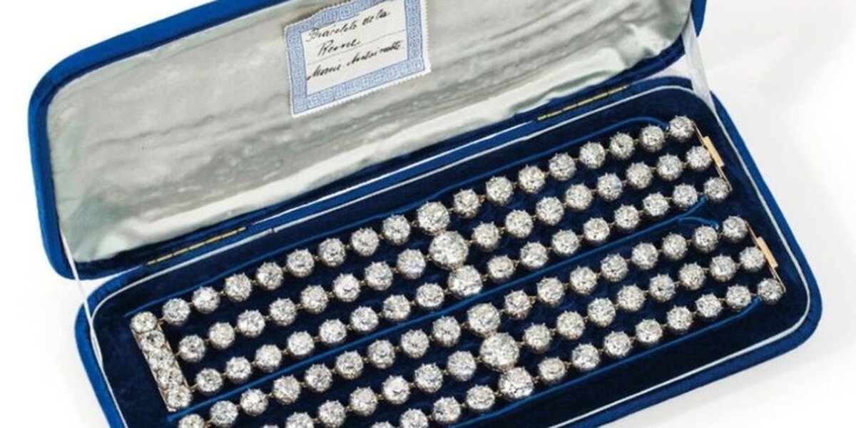 Браслеты Марии-Антуанетты продали на аукционе за 8,2 миллиона долларов