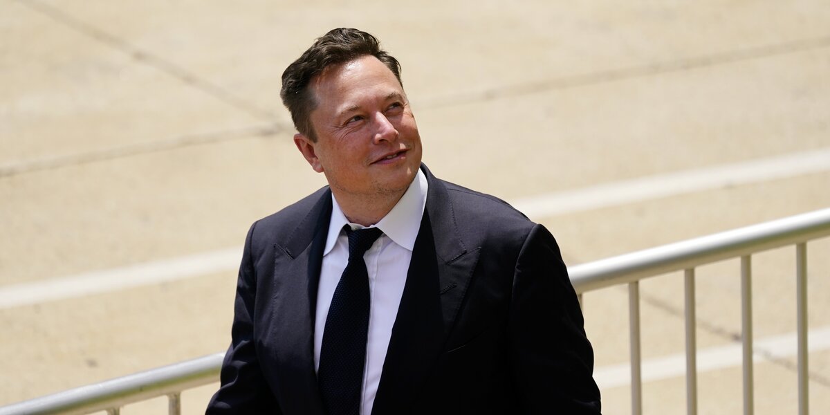 Илон Маск продал акции Tesla после опроса в Twitter