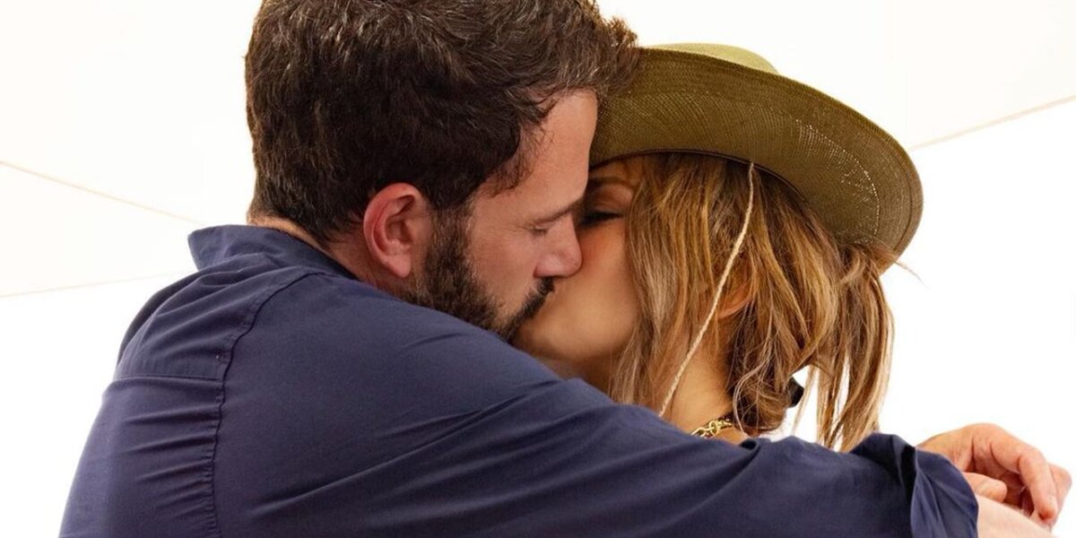 Дженнифер Лопес опубликовала фото, на котором целуется с Беном Аффлеком