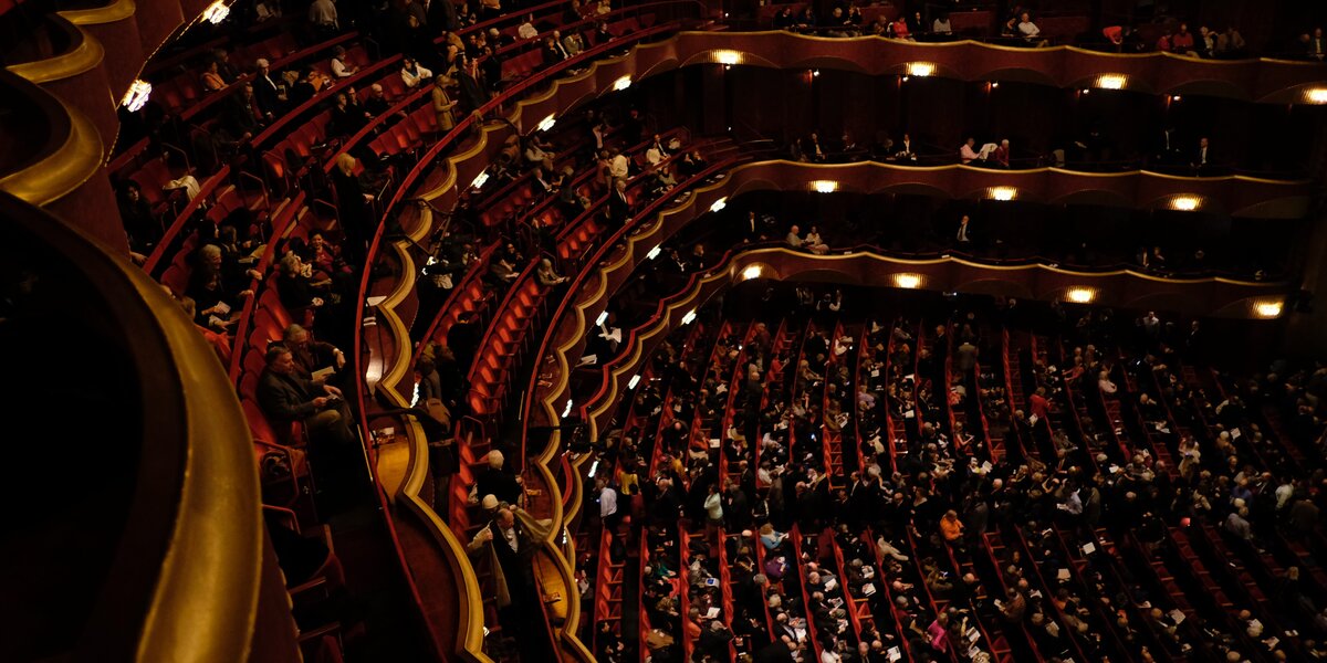 Театрам разрешат полностью заполнять залы, если они введут систему QR-кодов