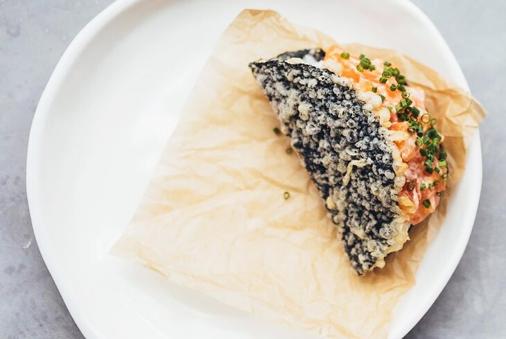 Новости паназиатских ресторанов: лосось с черешней, мороженое из сирени и рыбка тайяки