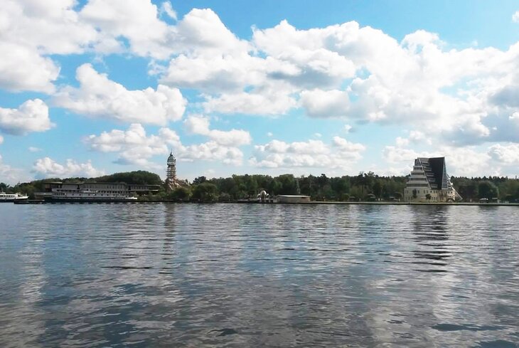 10 мест, где в Москве можно заняться сапсерфингом