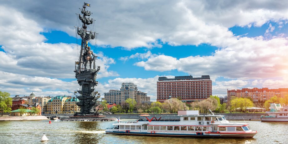 Лучшие водные прогулки по Москве для туристов и влюбленных