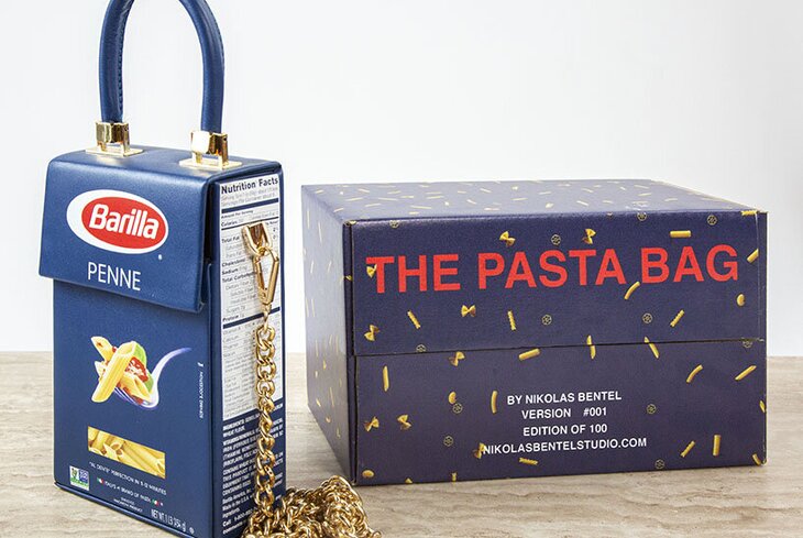 Нью-йоркский дизайнер создал коллекцию сумок в виде упаковки макарон Barilla