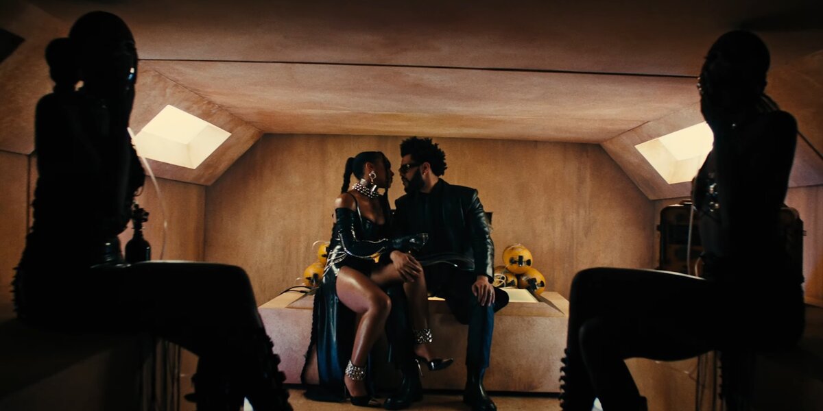 The Weeknd выходит на танцпол в новом клипе Take My Breath