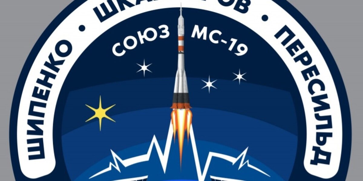 Космонавт Антон Шкаплеров показал эмблему полета для съемки фильма на МКС