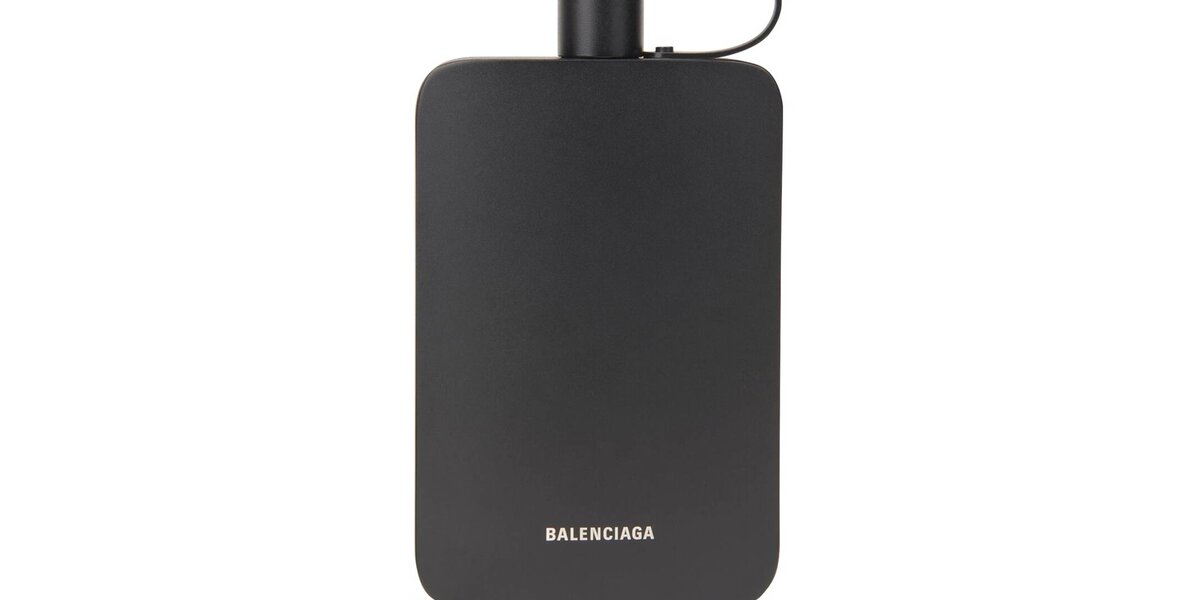 Фляжка для воды за 125 долларов — новый аксессуар Balenciaga
