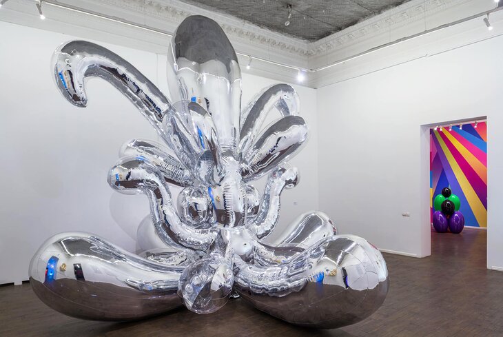Художница Саша Фролова — о надувных скульптурах из латекса и NFT-искусстве