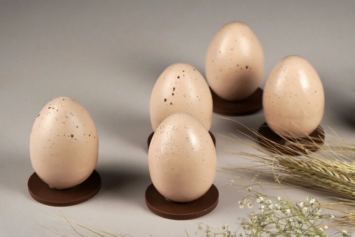 Шоколадные яйца, зайчики и цыплята: 10 пасхальных десертов из московских ресторанов
