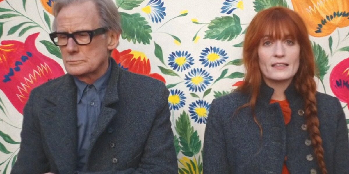 Билл Найи докучает Флоренс Уэлч в клипе Florence + The Machine