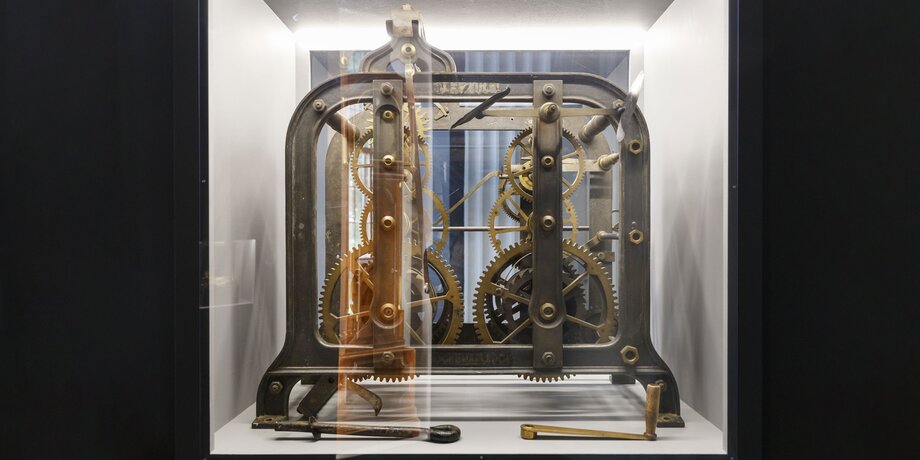 Часы Гагарина, марсианский хронограф: 12 главных экспонатов выставки «Время и космос»
