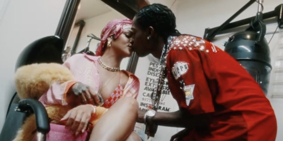 A$AP Rocky в новом клипе сделал Рианне предложение на грилзах. В Сети восхищаются парой