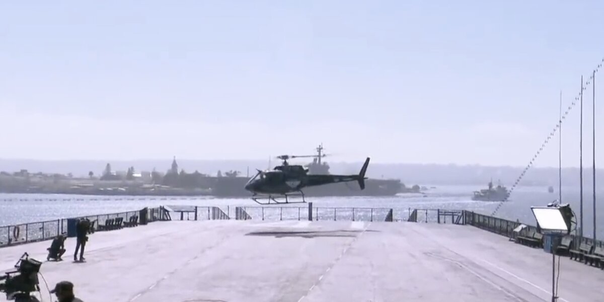 Том Круз прилетел на мировую премьеру фильма «Топ Ган: Мэверик» на вертолете
