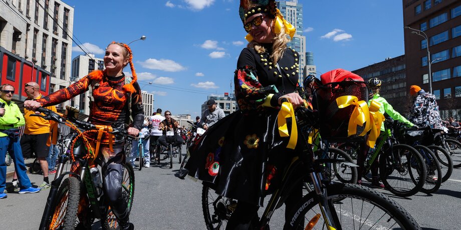 В Москве прошел весенний велофестиваль. Собрали главные фотографии