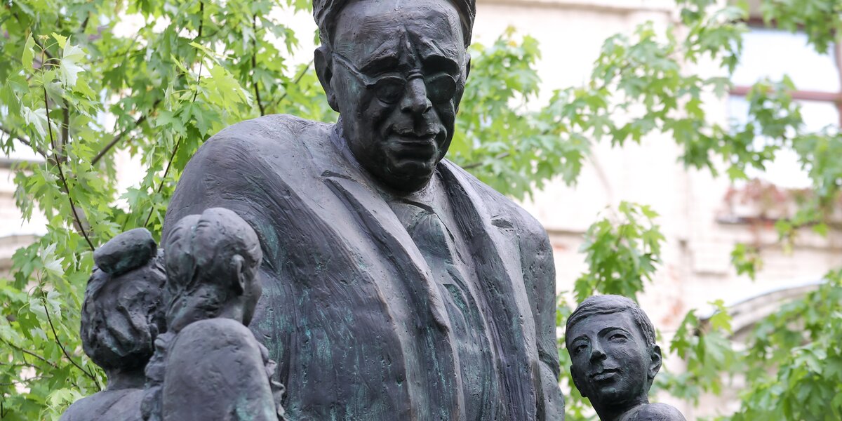 В Москве открыли памятник Самуилу Маршаку