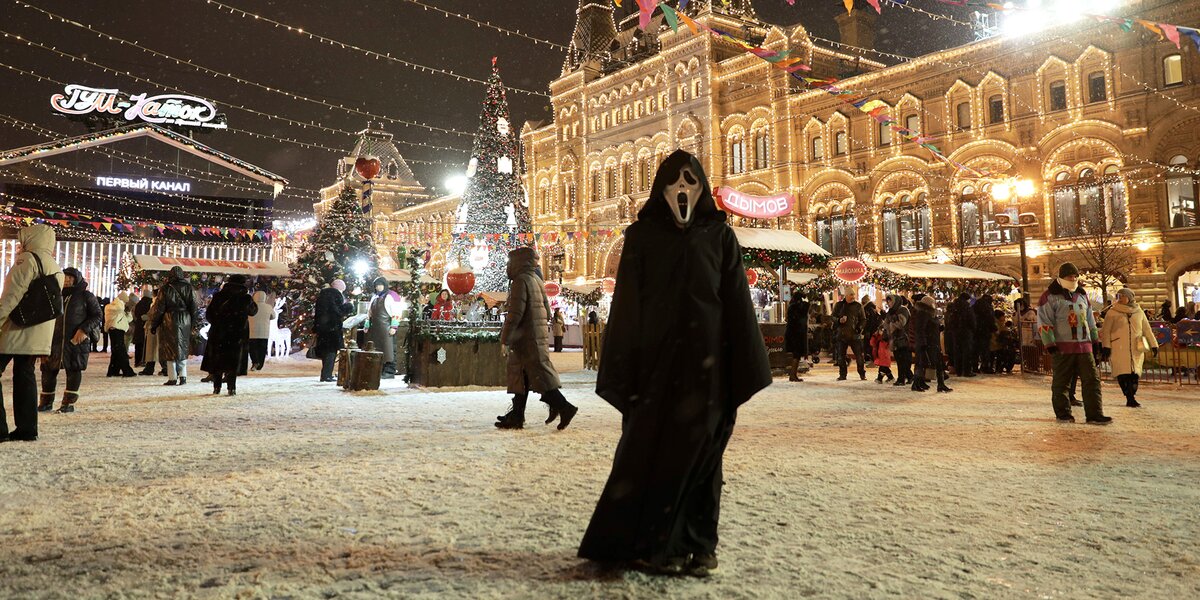 Ничего необычного: просто Призрачное Лицо из «Крика» гуляет по Москве