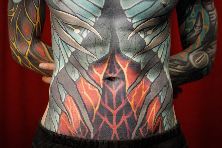 Нательные рисунки: татуировки модели Валерия Гаряева