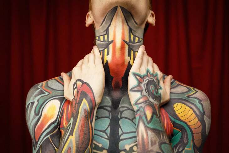 Нательные рисунки: татуировки модели Валерия Гаряева