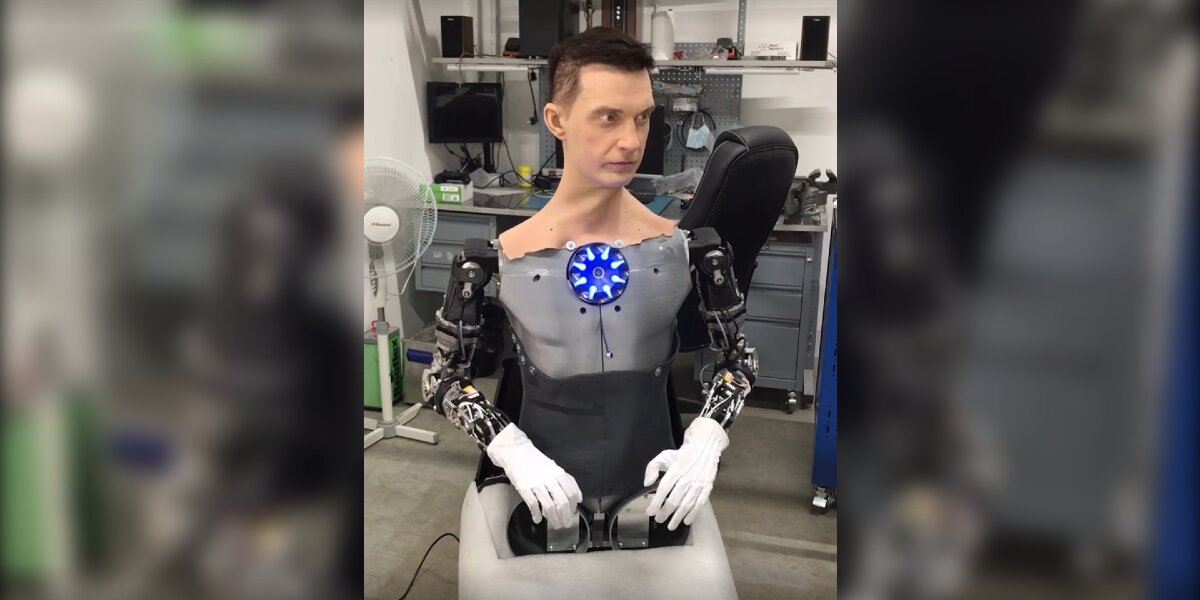 Робот Алекс появится в московских МФЦ и музеях. В Сети его называют терминатором