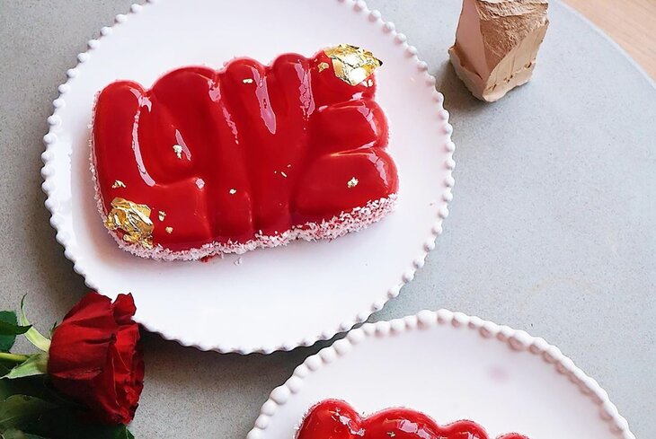 Самые красивые десерты ко Дню всех влюбленных: топ-20 из московских ресторанов