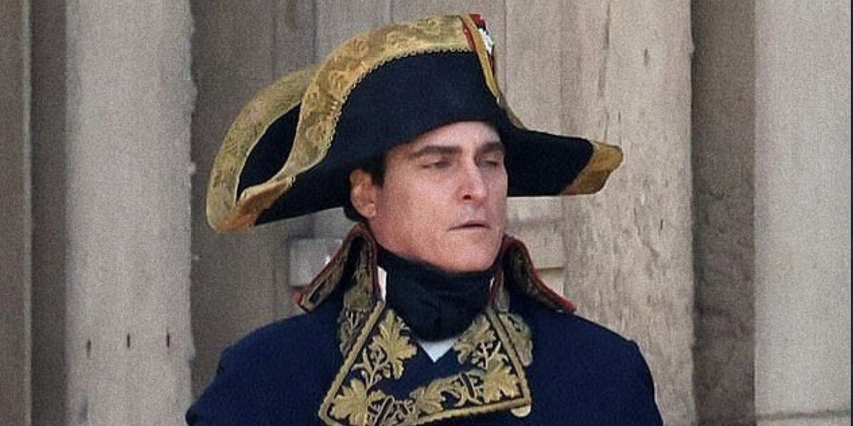 Хоакин Феникс играет Наполеона в фильме Ридли Скотта. В Сети появились фотографии