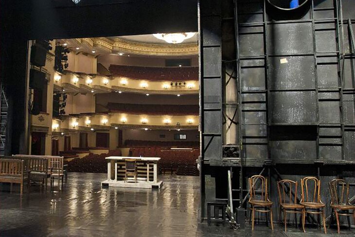 Увидеть монтаж оперы и побывать в костюмерной: где провести «Ночь театров» в Москве