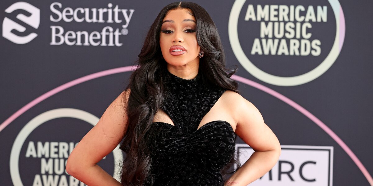 Cardi B отложила свою первую главную роль в кино