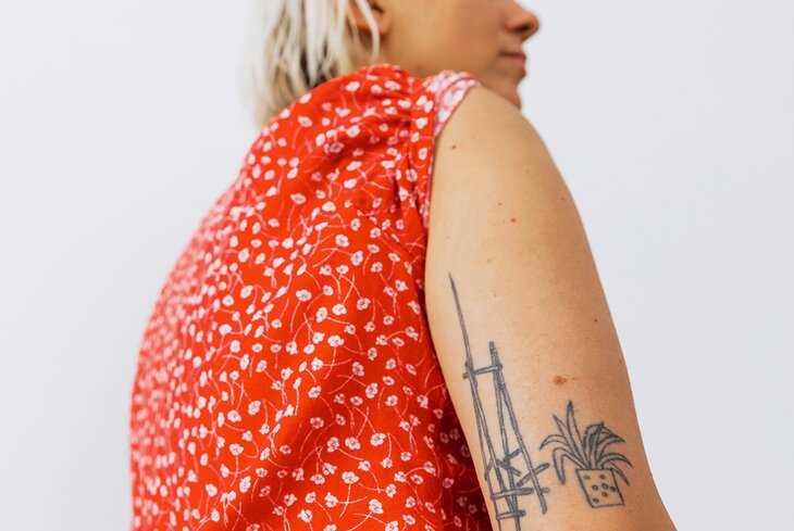 Нательные рисунки: татуировки художницы Маши Сомик
