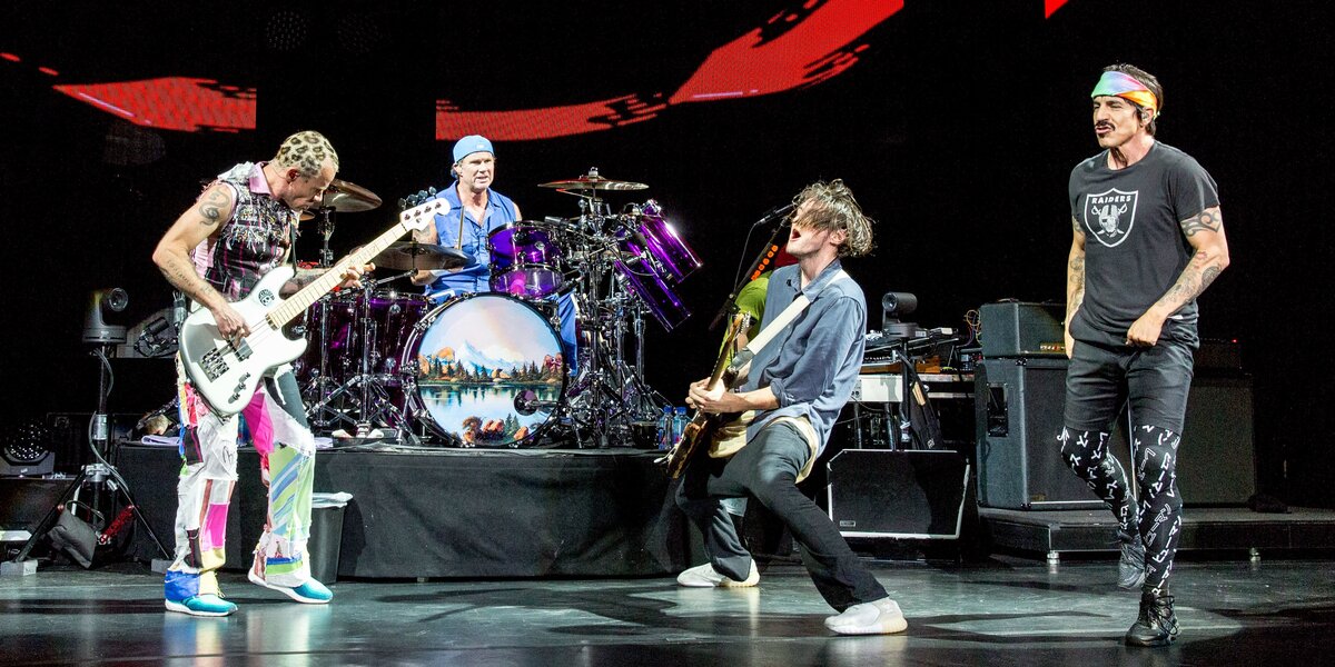 Red Hot Chili Peppers выпустили второй в этом году альбом Return of the Dream Canteen