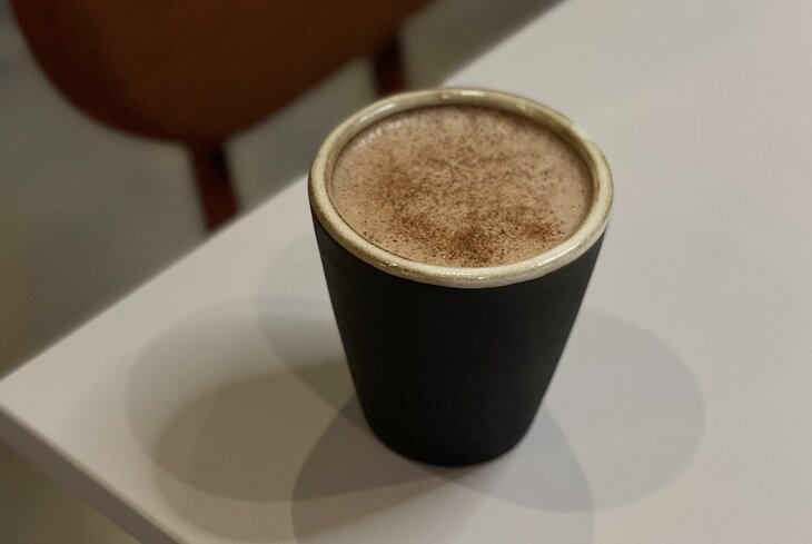 Какао — самый осенний напиток. Рассказываем, где искать необычные варианты