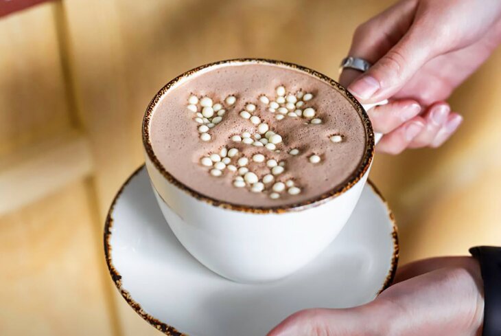 Какао — самый осенний напиток. Рассказываем, где искать необычные варианты