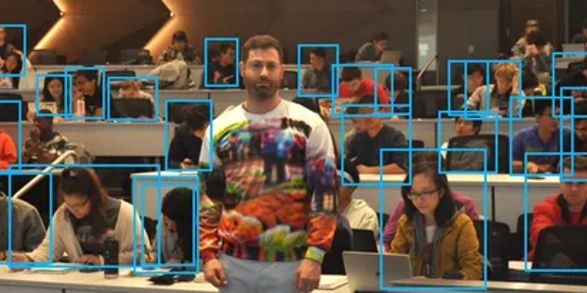 Ученые создали свитер, благодаря которому человека не видит система распознавания лиц