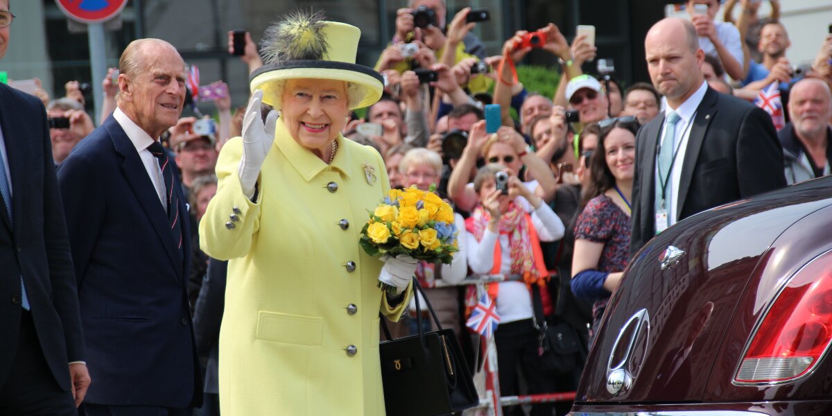 Елизавета II стала вторым самым долгоправящим монархом в мире