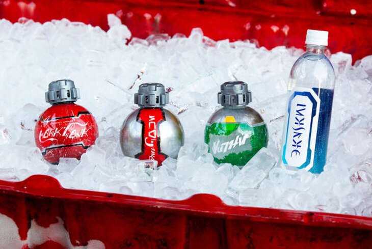 Coca-Cola уходит с российского рынка. Вспоминаем самые громкие коллаборации компании