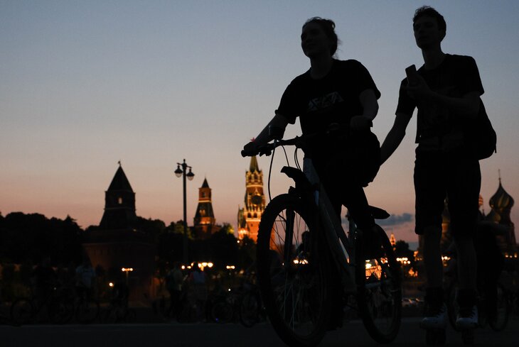 В Москве прошел ночной велофестиваль. Собрали главные фотографии