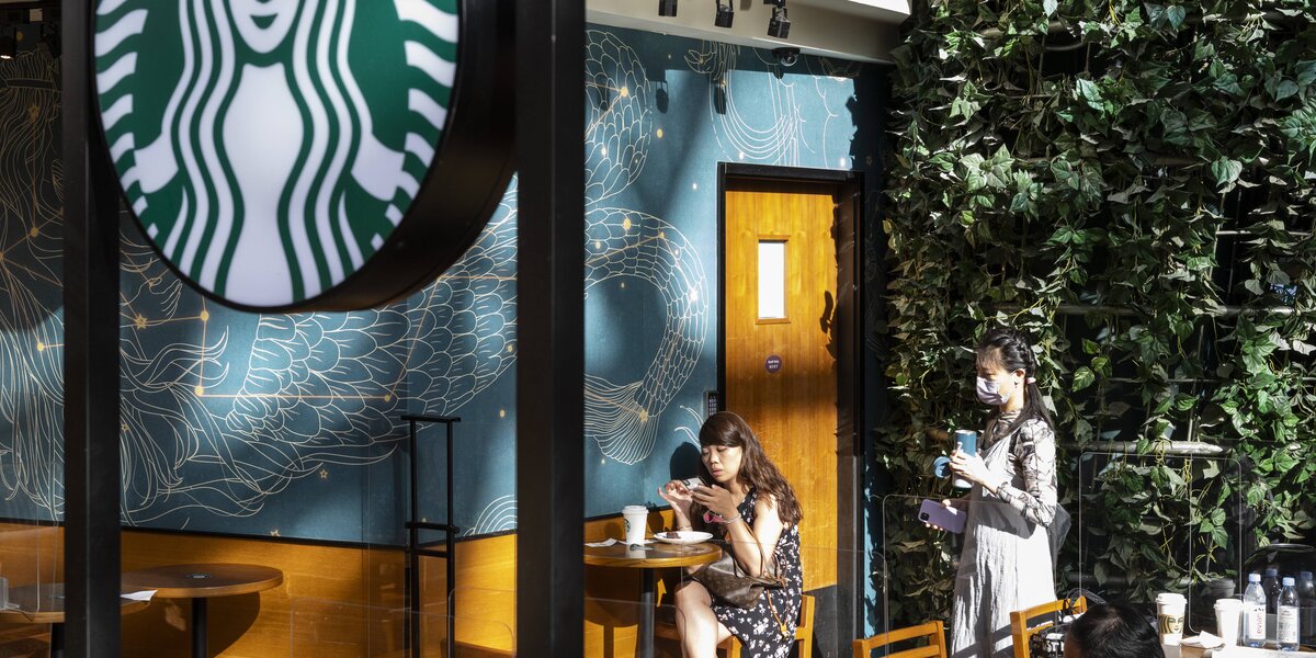 Новыми владельцами Starbucks в России станут ресторатор Пинский, Тимати и «Синдика»