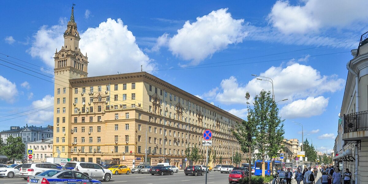 Дом Жолтовского на Смоленской площади отреставрируют в этом году