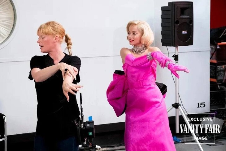 Ана де Армас перевоплотилась в Мэрилин Монро на фото из фильма «Блондинка»