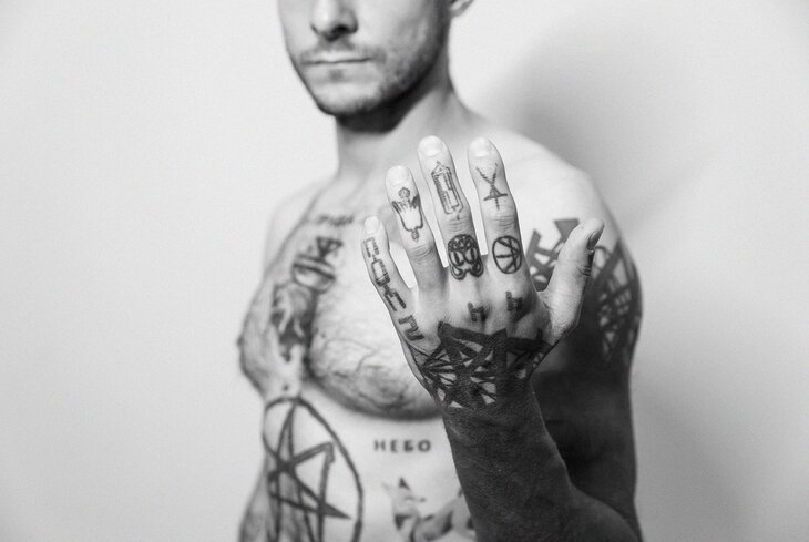Нательные рисунки: татуировки тату-мастера и музыканта Алексея Бузунова