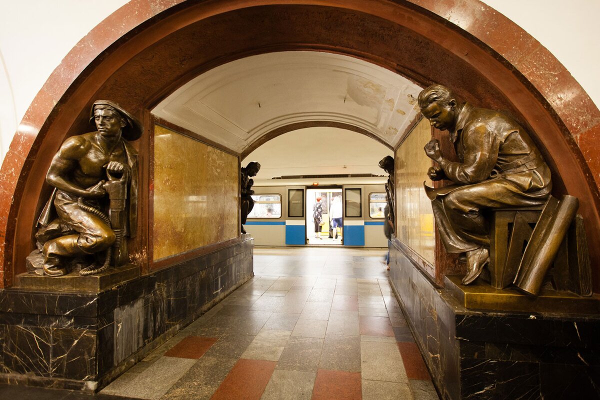 Площадь революции станция метро Москва